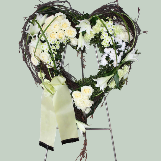 Offenes Blumenherz mit weißen Lilien – Ruhe und Hoffnung